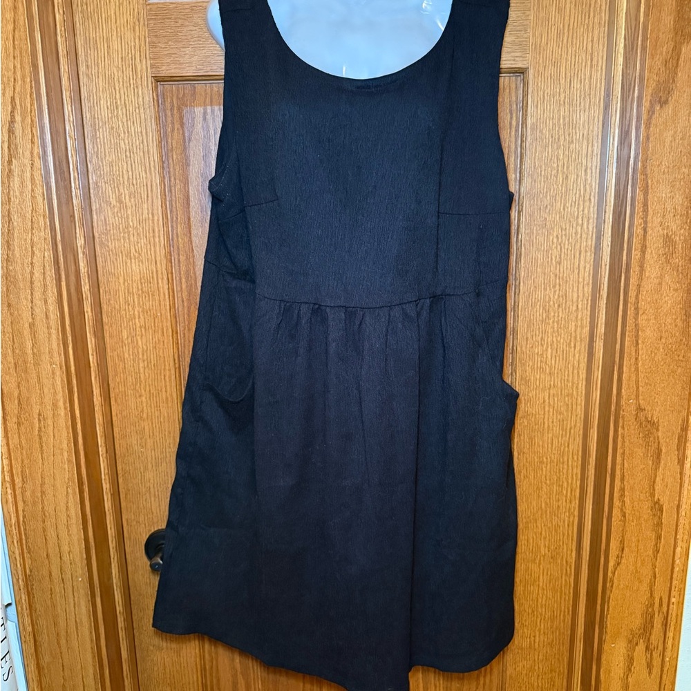 Elegant Black Sleeveless Dress